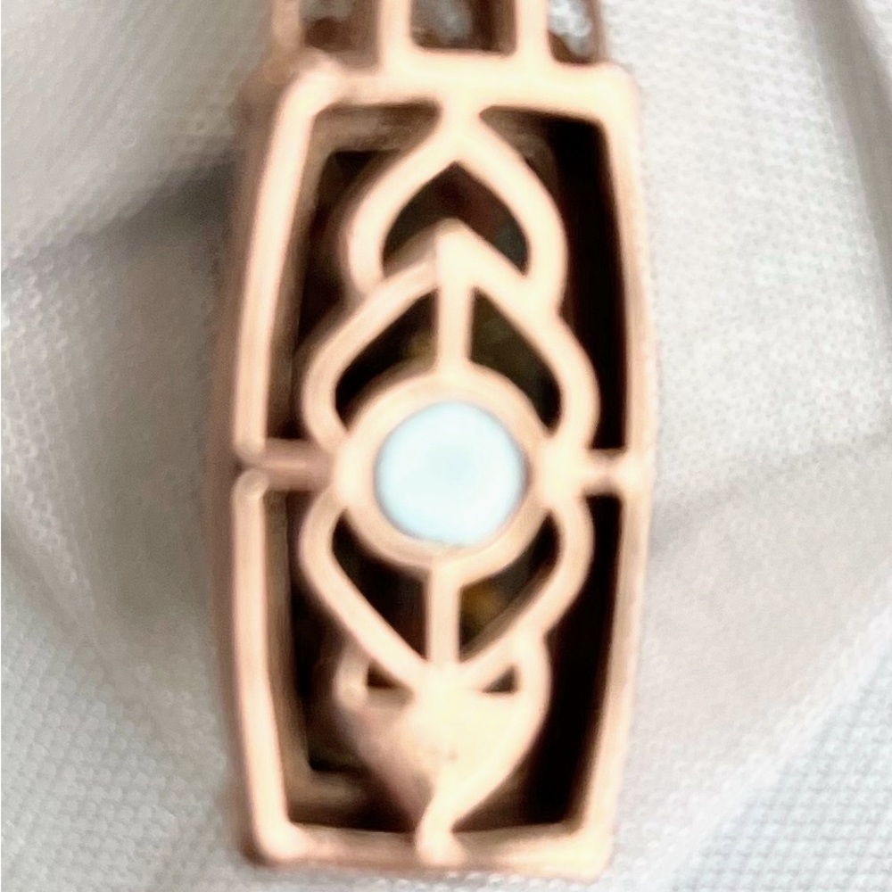 Elegant Rose Gold Pendant Necklace - Picture 2 of 4